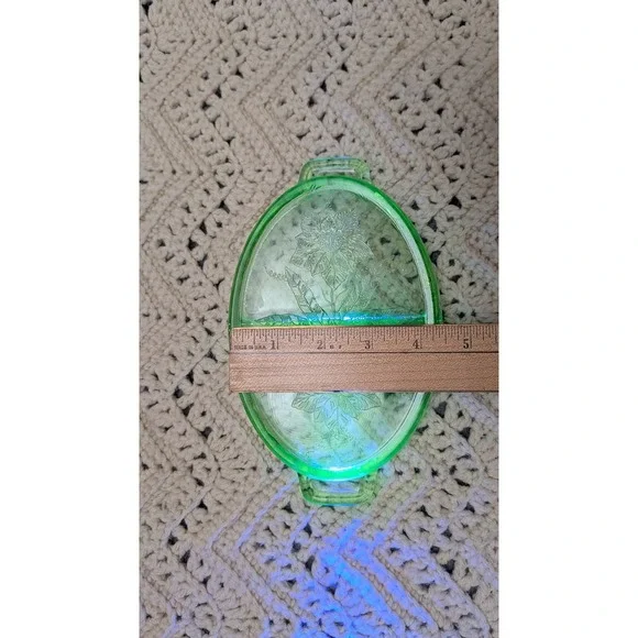 Vintage Federal Glass Poinsettia Green Uranium Glass Divided Relish Dish Oval - Picture 6 of 6